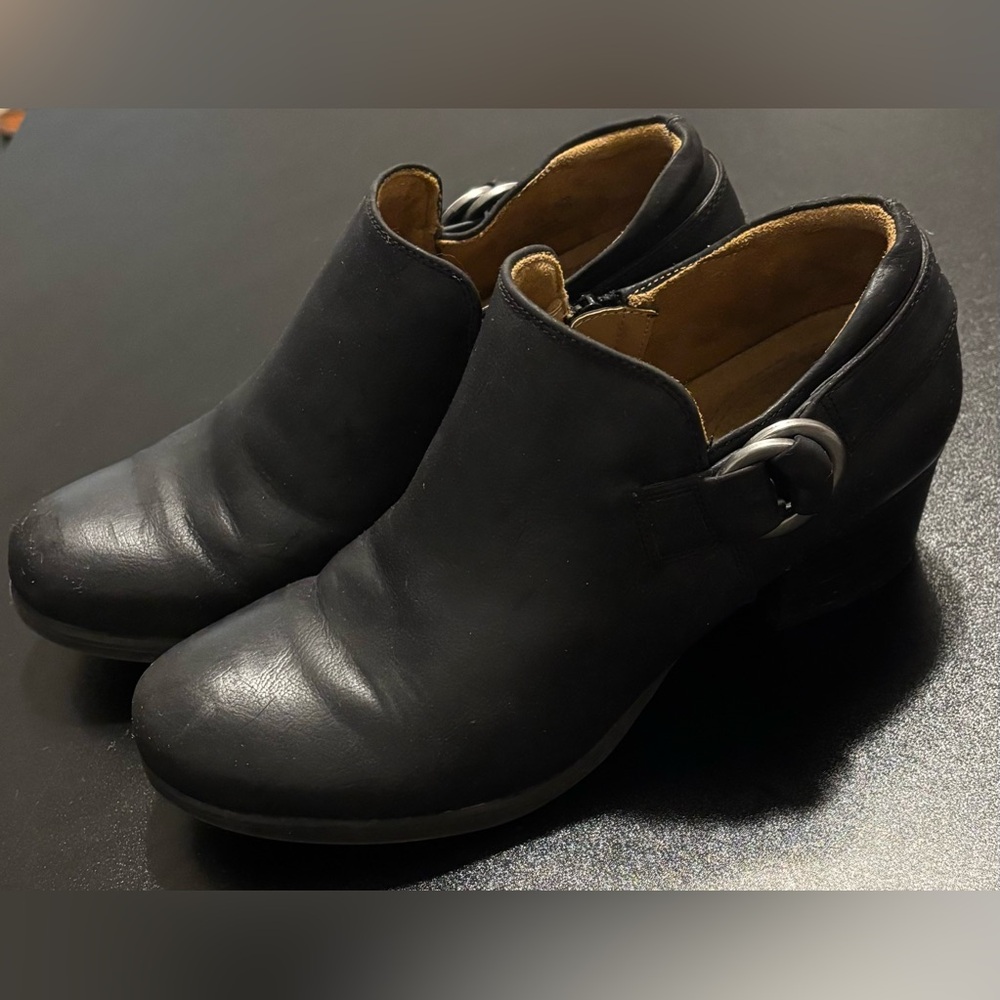 Natural Soul Black Ankle Booties with Buckle